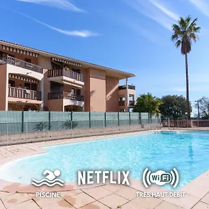 Le Cosy : Terrasse • Parking • Piscine • Clim Grasse